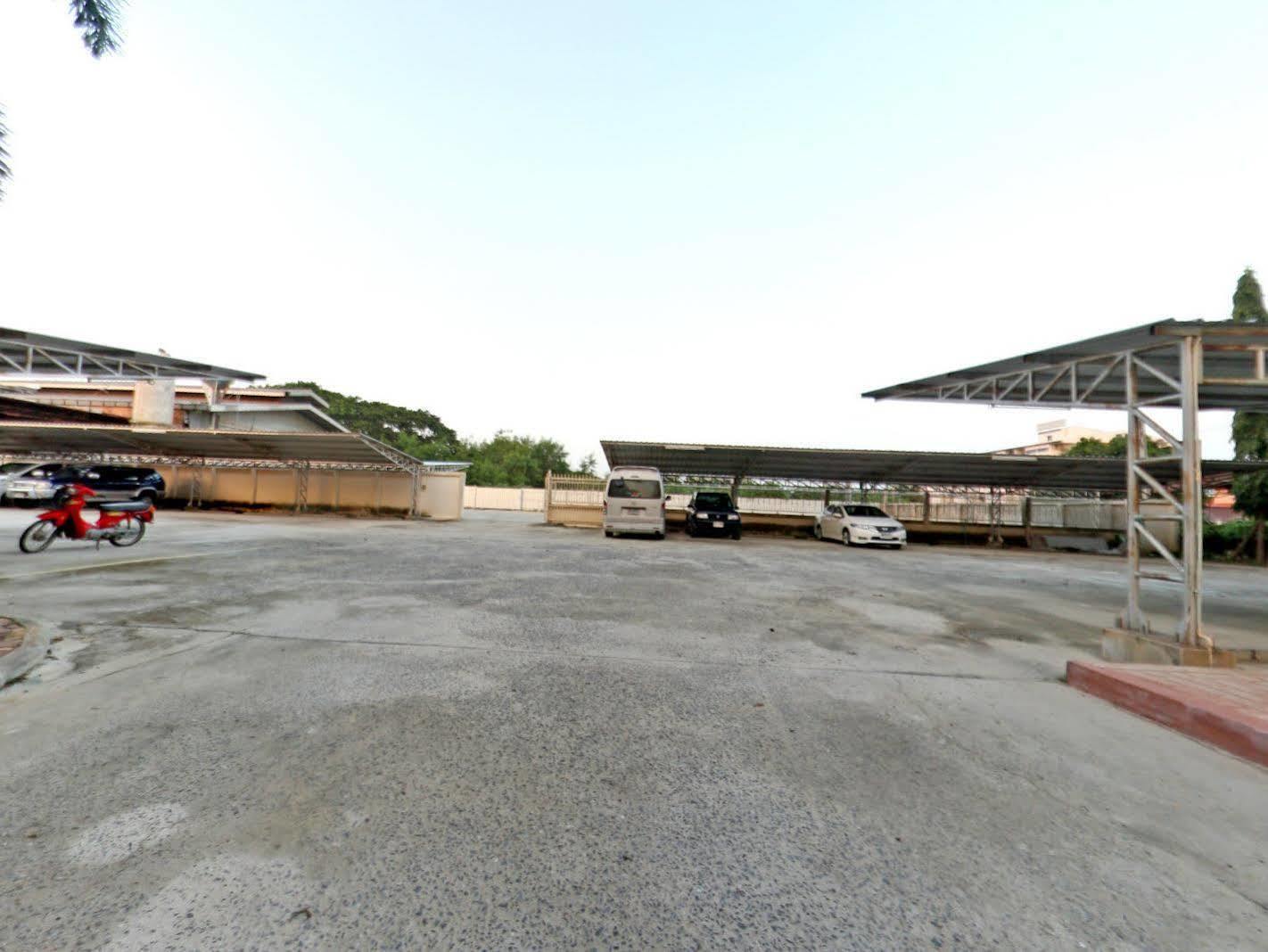 中央公园酒店 信武里府 外观 照片